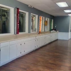 Auto Shine - Interior and waiting area.