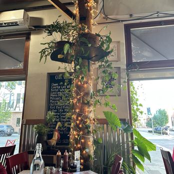 Americana - Inside decore - American Near Me - Santa Rosa, California Americana - Inside decore - American Near Me - Santa Rosa, California