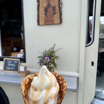 Maine Maple Creemee Co - Maple ginger twist with whiskey caramel sauce - Ice Cream & Frozen Yogurt Near Me Maine Maple Creemee Co - Maple ginger twist with whiskey caramel sauce - Ice Cream & Frozen Yogurt Near Me