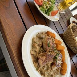 SchillerGarten - Schweinemedallions und kleiner gemischter Salat