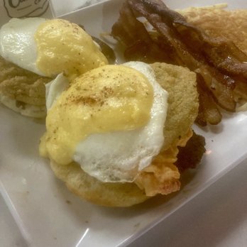 Canopy Road Cafe - Southern Benedict with bacon and hash browns. - American Near Me - Jacksonville, Florida