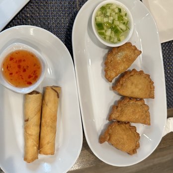 Buuz Thai Eatery - Curry Puff and spring rolls - Thai Near Me - Arlington, Virginia