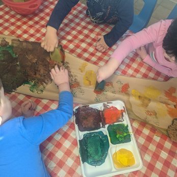 Kirkland Preschool - Little Friends "The Apatosaurus femur is so big!" - Preschools Near Me - Kirkland, Washington