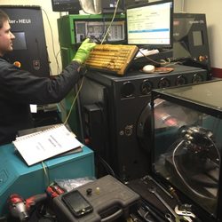 Southeast Diesel - Testing a HP pump on our Bosch KMA. Your fuel system specialist.