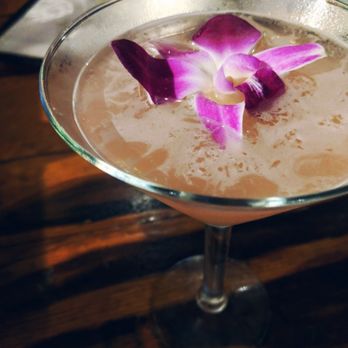 Lulu's Waikiki - Grapefruit Martini - pink to match the sunset sky. Instagram @tabletopviews - Burgers Near Me - Honolulu, Hawaii Lulu's Waikiki - Grapefruit Martini - pink to match the sunset sky. Instagram @tabletopviews - Burgers Near Me - Honolulu, Hawaii