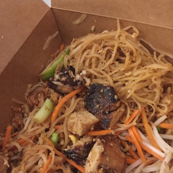 Ma Mi Eatery - Pad Thai. How much can you burn a plate of food. Everything in this dish is burnt. - Vietnamese Near Me - Closter, New Jersey