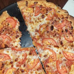 Pizza, free added garlic and tomato topping Pizza, free added garlic and tomato topping