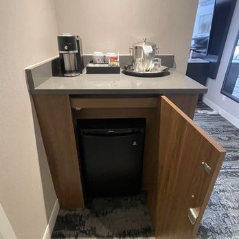 Hyatt Regency Vancouver - Refrigerator - Hotels Near Me - Vancouver, British Columbia Hyatt Regency Vancouver - Refrigerator - Hotels Near Me - Vancouver, British Columbia