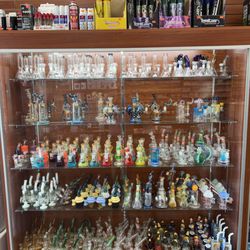 Smoke Plus - We have 6 more showcases with a huge variety of bongs!