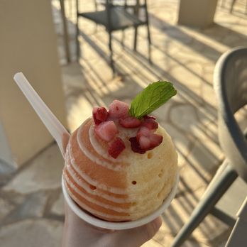 HulaScoops - Lilikoi guava - Gelato Near Me - Lahaina, Hawaii HulaScoops - Lilikoi guava - Gelato Near Me - Lahaina, Hawaii