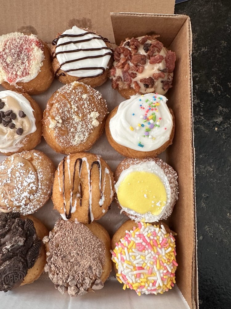 Da Vinci’s Donuts Logo