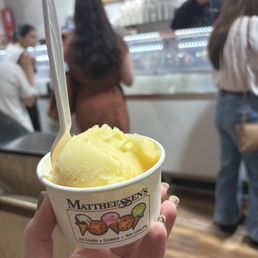 Passionfruit sorbet, single scoop