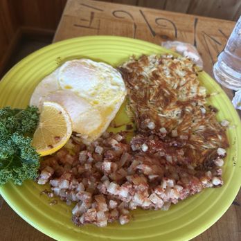 Cambria Mimosas - Corn beef hash - American Near Me - Cambria, California