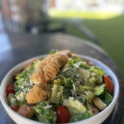 Bauer's By Sazon - Caesar salad With Crispy Chicken