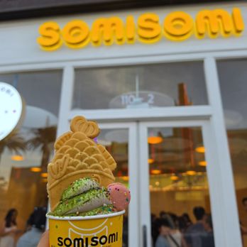 Somisomi - Oreo and matcha soft serve with upside down taiyaki with matcha filling. - Ice Cream & Frozen Yogurt Near Me - Brea, California Somisomi - Oreo and matcha soft serve with upside down taiyaki with matcha filling. - Ice Cream & Frozen Yogurt Near Me - Brea, California
