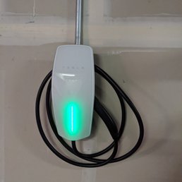 Wall Connector configured with a 60 amp circuit breaker (all 5 green lights indicate 60 amp configuration)