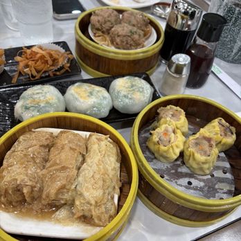 Kapiolani Seafood Restaurant - Beef Ball, Panfried Shrimp & Chives Dumplings, seafood roll, shu mai - Dim Sum Near Me - Honolulu, Hawaii Kapiolani Seafood Restaurant - Beef Ball, Panfried Shrimp & Chives Dumplings, seafood roll, shu mai - Dim Sum Near Me - Honolulu, Hawaii