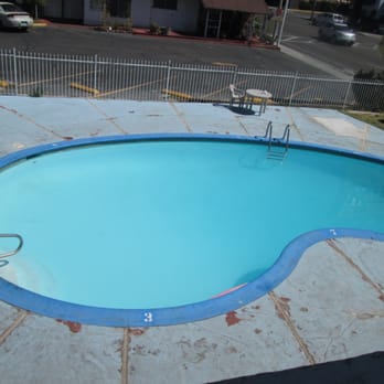 Bishop Town House Motel - View of the pool from our room's shared balcony. - Hotels Near Me - Bishop, California Bishop Town House Motel - View of the pool from our room's shared balcony. - Hotels Near Me - Bishop, California