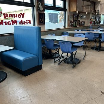 Young's Fish Market - Interior dining - Hawaiian Near Me - Honolulu, Hawaii