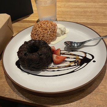 Earls Kitchen + Bar - Sticky chocolate toffee - New American Near Me - McLean, Virginia Earls Kitchen + Bar - Sticky chocolate toffee - New American Near Me - McLean, Virginia
