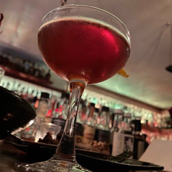 Kelnero - A pretty bomb Manhattan - Cocktail Bars Near Me - Edmonds, Washington