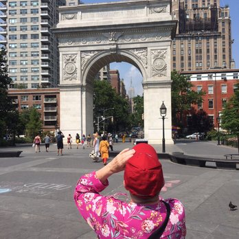 Small Bus Tours NYC - Washington Square with Empire State Building - Bus Tours Near Me - Queens, New York Small Bus Tours NYC - Washington Square with Empire State Building - Bus Tours Near Me - Queens, New York