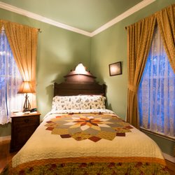 Sutton House Bed & Breakfast - Green Gardenia Room