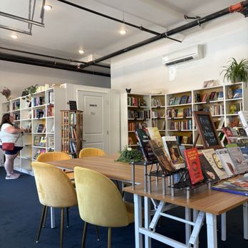 Nook & Cranny Books - Bookstores Near Me - Seattle, Washington Nook & Cranny Books - Bookstores Near Me - Seattle, Washington