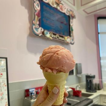 EddieWorld - Strawberry coconut ice cream (vegan) - Service Stations Near Me - Yermo, California