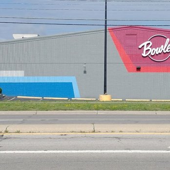 Bowlero Sawmill - Bowling Near Me - Columbus, Ohio