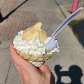 Glenview Dairy Bar - Birthday cake hard shell - Ice Cream & Frozen Yogurt Near Me - Glenview, Illinois