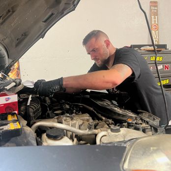 O St Lube - Watch our master tech at work! - Oil Change Stations Near Me - Lincoln, Nebraska O St Lube - Watch our master tech at work! - Oil Change Stations Near Me - Lincoln, Nebraska