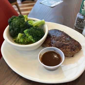 Outback Steakhouse - Sirloin steak - Steakhouses Near Me - Romulus, Michigan