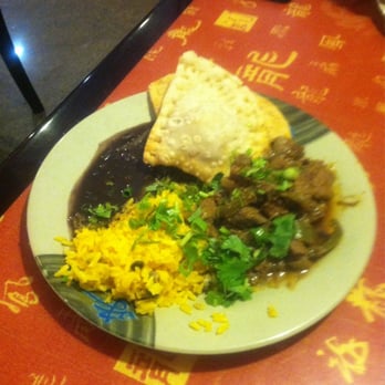 El Palacio Buffet - Arroz con gandules, frijoles negros, bistec empanizado con cebolla y empanadas de guayaba y queso. - Latin American Near Me - Orlando, Florida El Palacio Buffet - Arroz con gandules, frijoles negros, bistec empanizado con cebolla y empanadas de guayaba y queso. - Latin American Near Me - Orlando, Florida