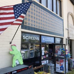 Lunada Bay Hardware - Store front.