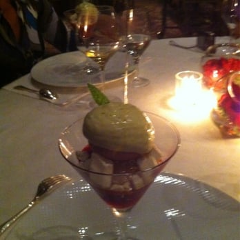 Le Cinq - Raspberry with meringue and ice cream - French Near Me