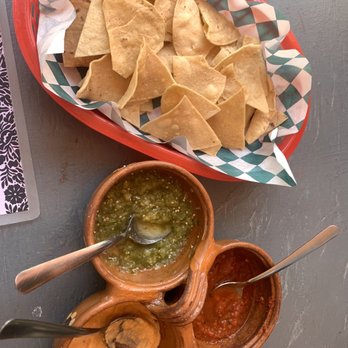 Ninfa's Café - Chips and salsa - Cafeteria Near Me - Cancún, ROO