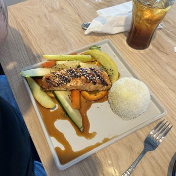 Seaside Oyster Bar - Bethlehem - Asian glazed salmon with zucchini, squash and rice - Seafood Near Me - Bethlehem, Georgia