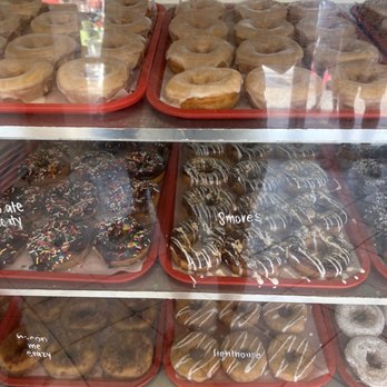 OKI Scoop Shop And Donuts - Ice Cream & Frozen Yogurt Near Me - Oak Island, North Carolina