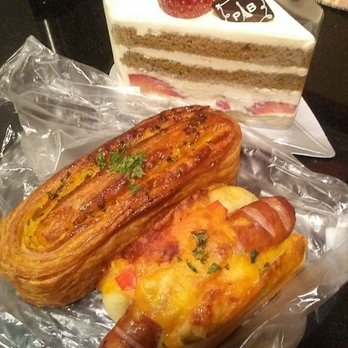 Paris Baguette - Sweet potato garlic bread, smoked sausage bun, green tea strawberry fresh cream cake - Bakeries Near Me - Cambridge, Massachusetts Paris Baguette - Sweet potato garlic bread, smoked sausage bun, green tea strawberry fresh cream cake - Bakeries Near Me - Cambridge, Massachusetts