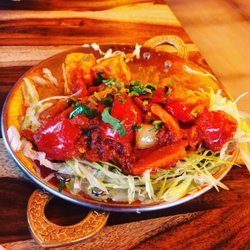 Curry Leaf - PANEER MADRAS Kawałki białego sera z cebula, papryka i ze świeżym ostrym zielonym chilli 26 zł