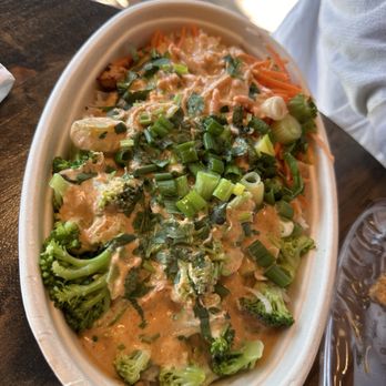 MoMo’s - Spicy Yellow Curry Bowl - Sandwiches Near Me - Santa Rosa, California