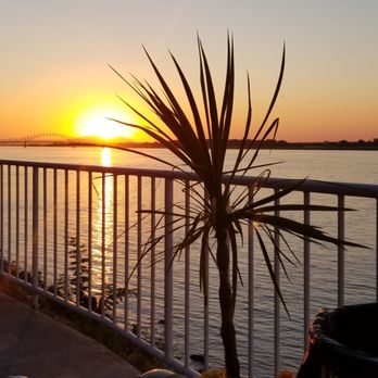 Clover Island Inn - Beautiful sunsets - Hotels Near Me - Kennewick, Washington Clover Island Inn - Beautiful sunsets - Hotels Near Me - Kennewick, Washington