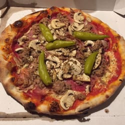 Pizza Casa - Pizza Mista mit extra Peperoni. Sehr lecker!