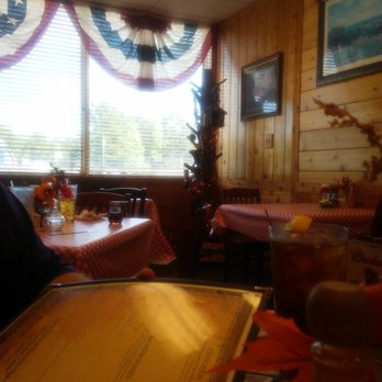 Jerry's Restaurant - Decor - American Near Me - Onalaska, Texas