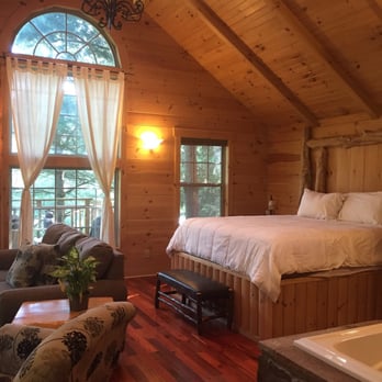 Pine Cove Lodging - Bed & Breakfast Near Me - Millersburg, Ohio