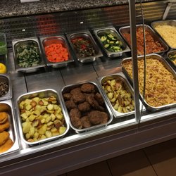 Pizzeria Ciao Ciao - Plat du jour : juste choisir ce qui vous plaît et il vous remplit l'assiette avec le sourire. Aussi à emporter (pas le sourire, le plat !)