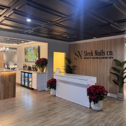 Reception and bar area for your complimentary drinks!