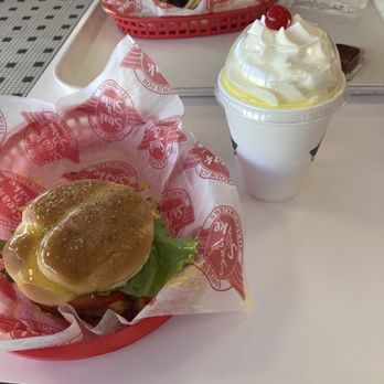 Steak ’n Shake - Garlic Single Steakburger - Fast Food Near Me - Tampa, Florida