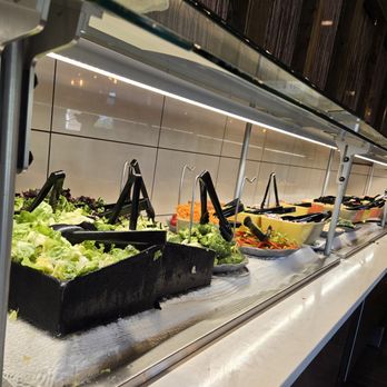 Ruby Tuesday - Garden bar - American Near Me - Urbandale, Iowa